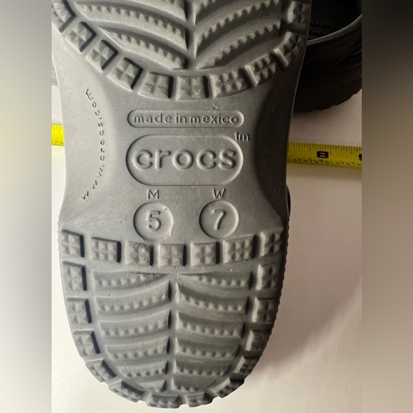 CROCS Classic Grey Sandals With Alligator Charms Mens Sz 5 Women Sz 7 - Picture 10 of 11